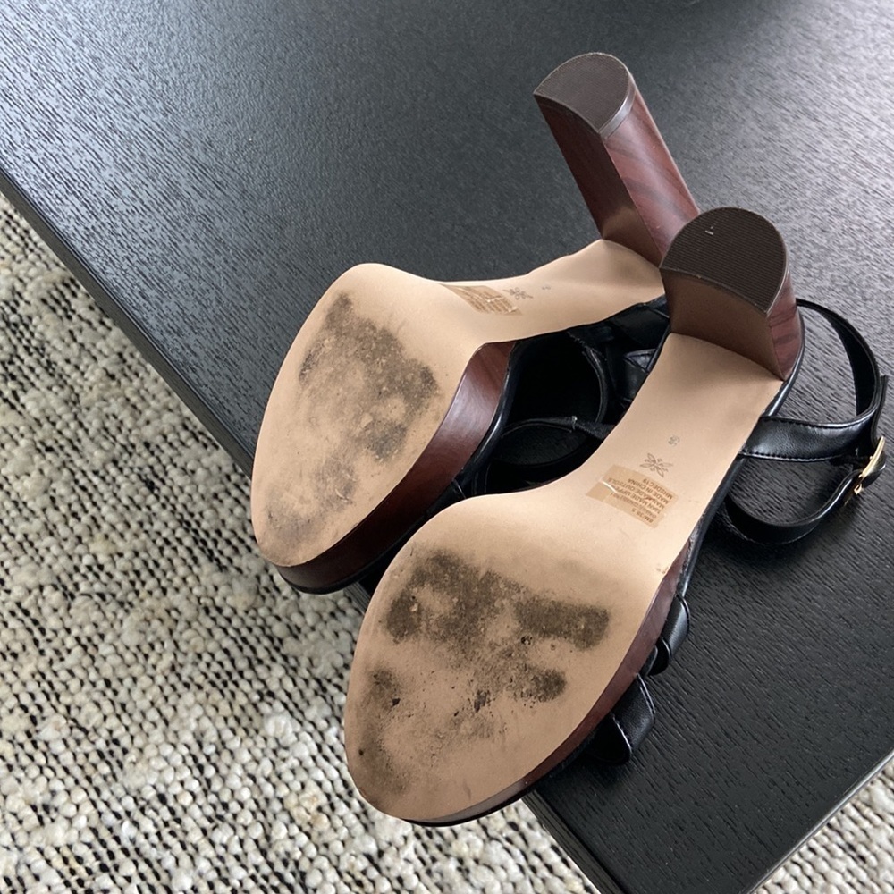 Black Platform sandals with 4 1/2 inch heel - Picture 8 of 8
